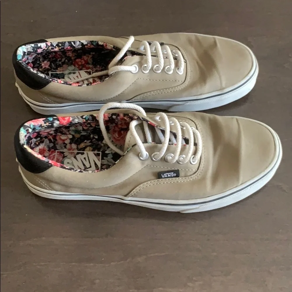 Vans - Picture 2 of 7